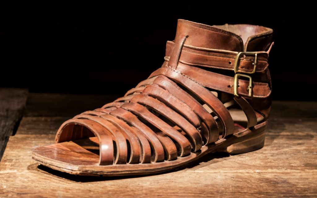 کفش چرم مصر باستان